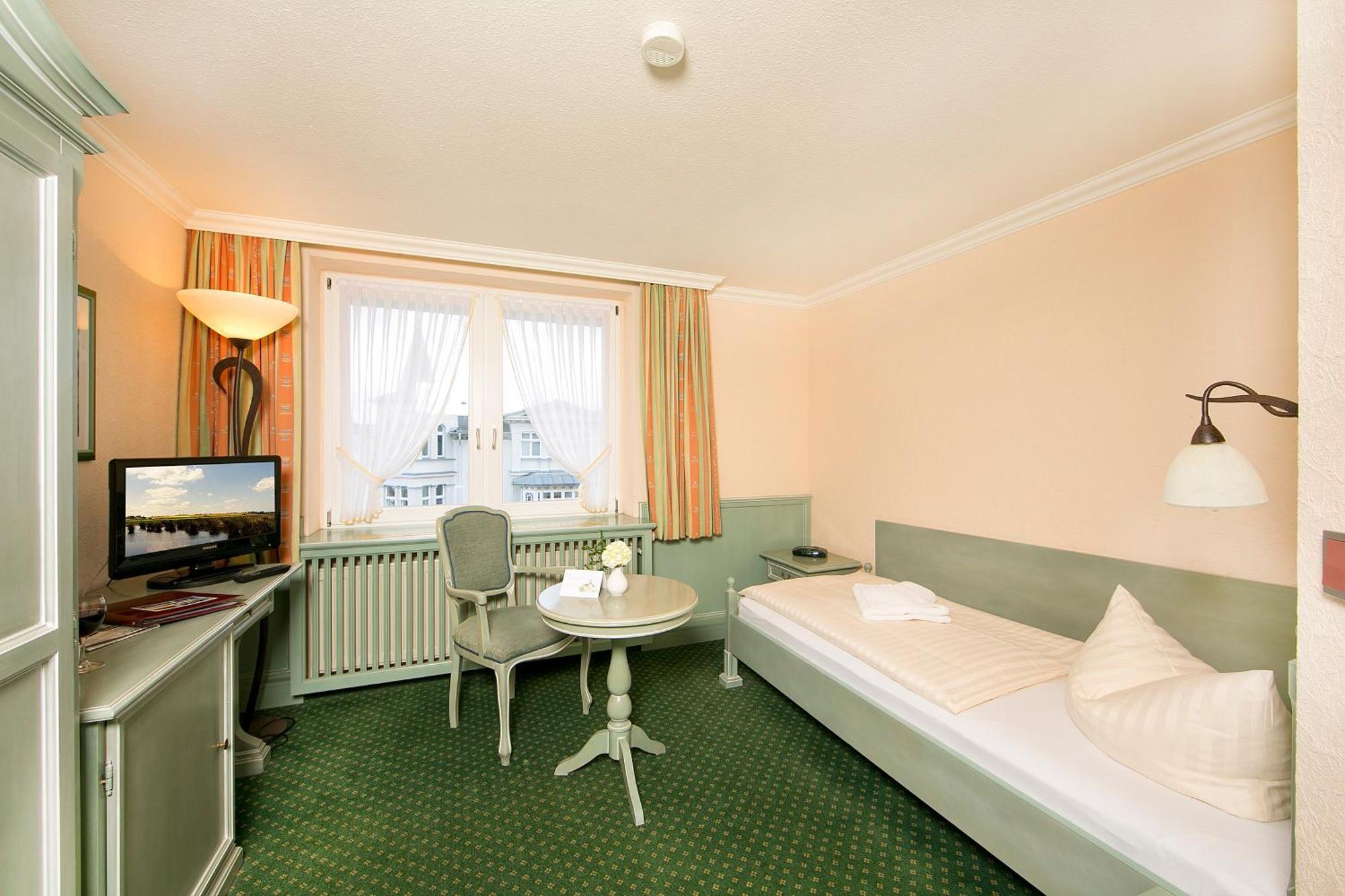 Hotel Duenenschloss Mit Private Spa Zinnowitz Extérieur photo